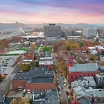 Stylish 4 Bedroom Loft Home, North Shore, City Skyline View Close To Nhl, Nfl
