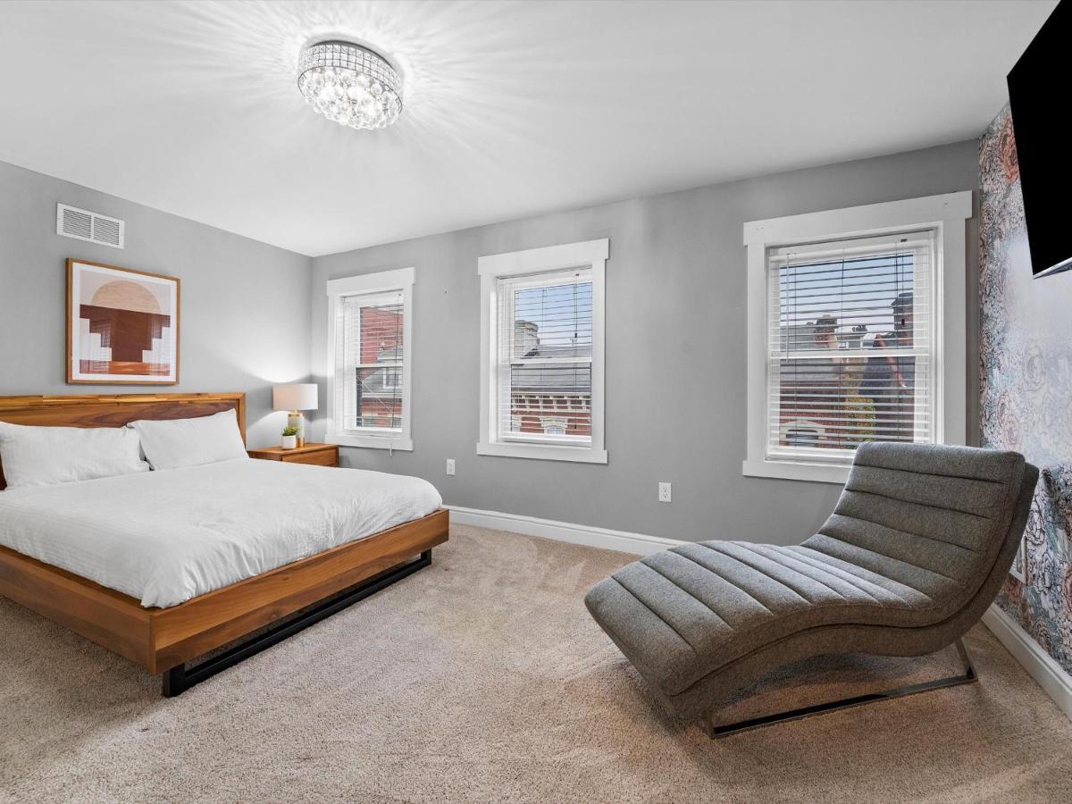Holiday home Stylish 4 Bedroom Loft Home, North Shore, Skyline View Close To Nhl, Nfl *