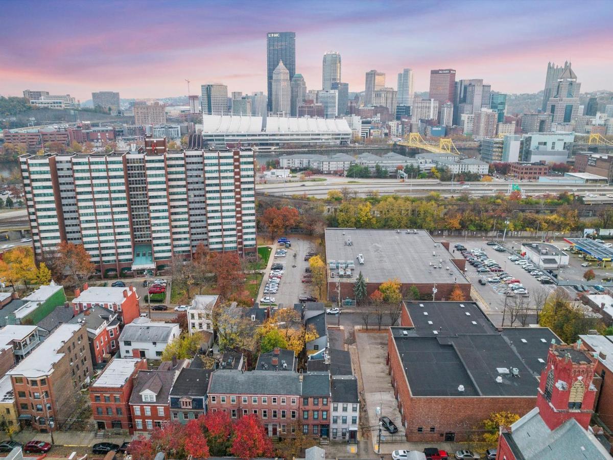 Stylish 4 Bedroom Loft Home, North Shore, Skyline View Close To Nhl, Nfl Holiday home *